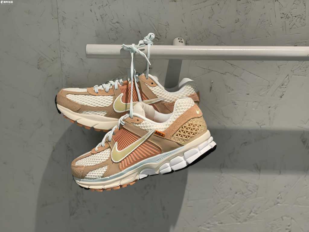 Nike%20Zoom%20Vomero%20%20(1).jpg.jpg