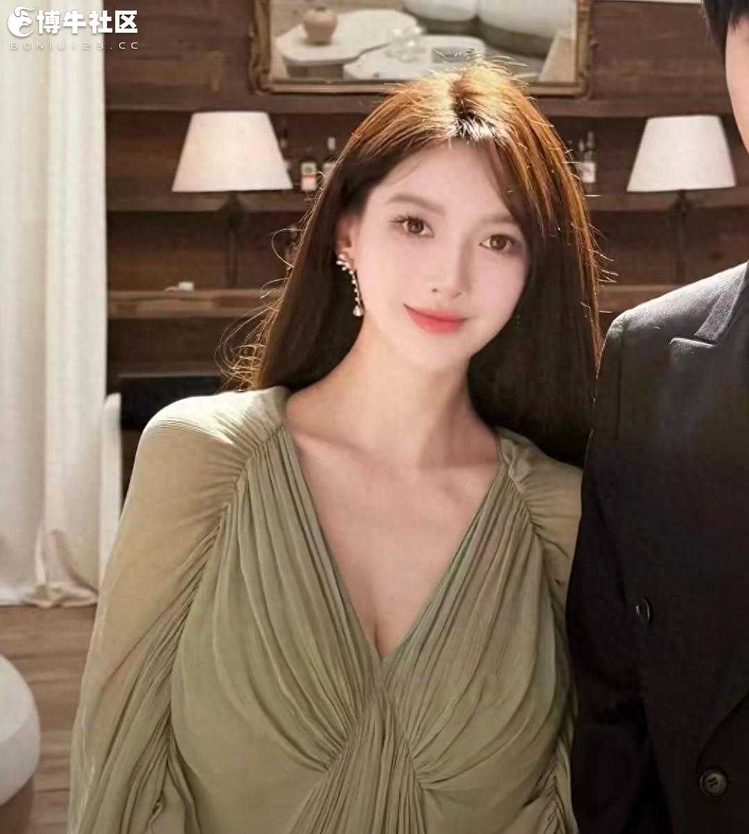 叶珂诞女后首露面，身材更为丰满手上钻戒抢眼，和黄晓明关系成谜 ...